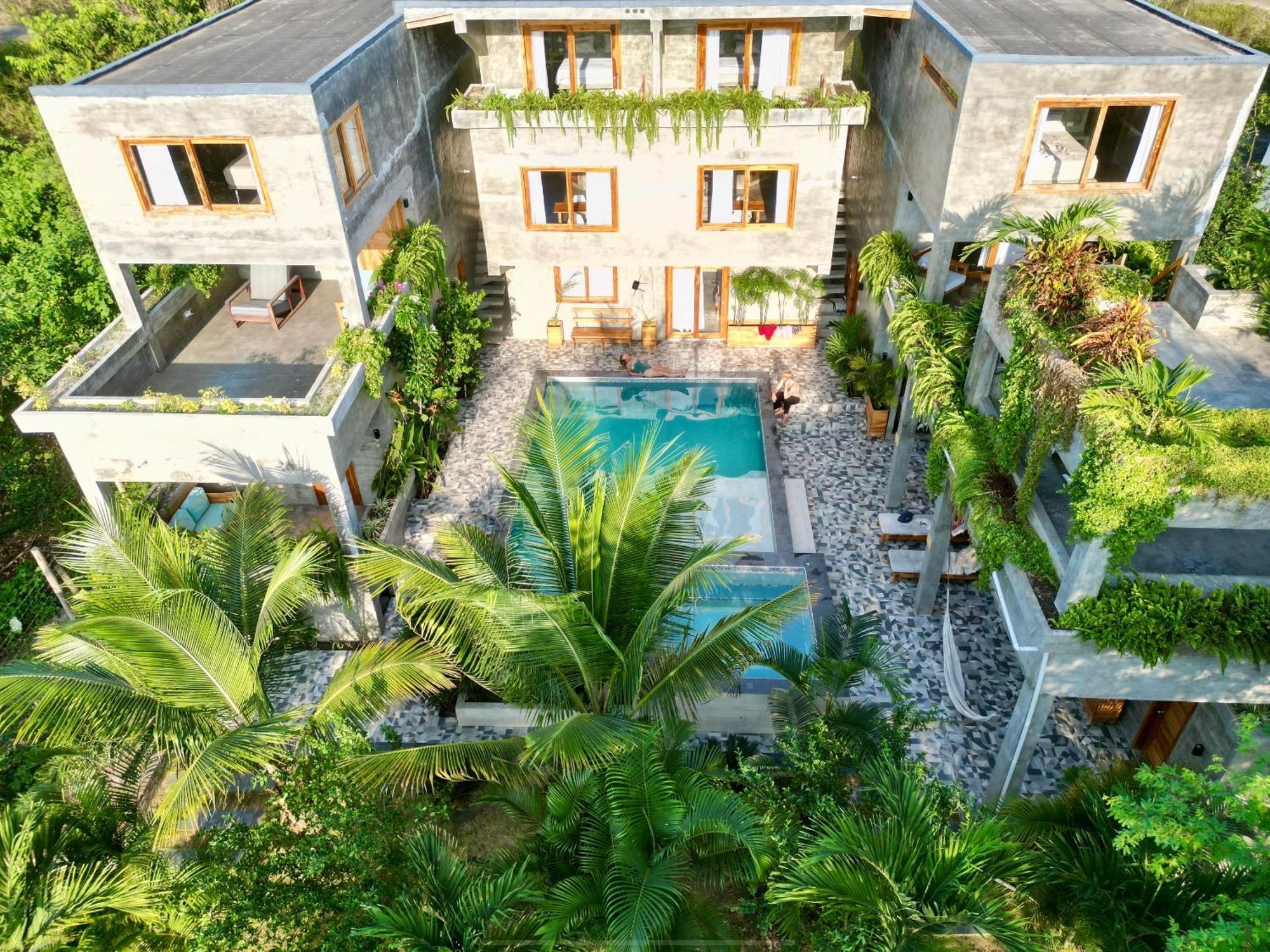 Hermanos Perdidos Surf Hostel