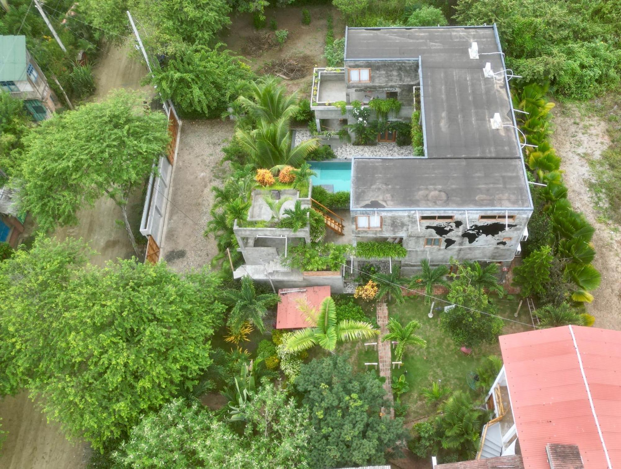 Hermanos Perdidos Surf Hostel *