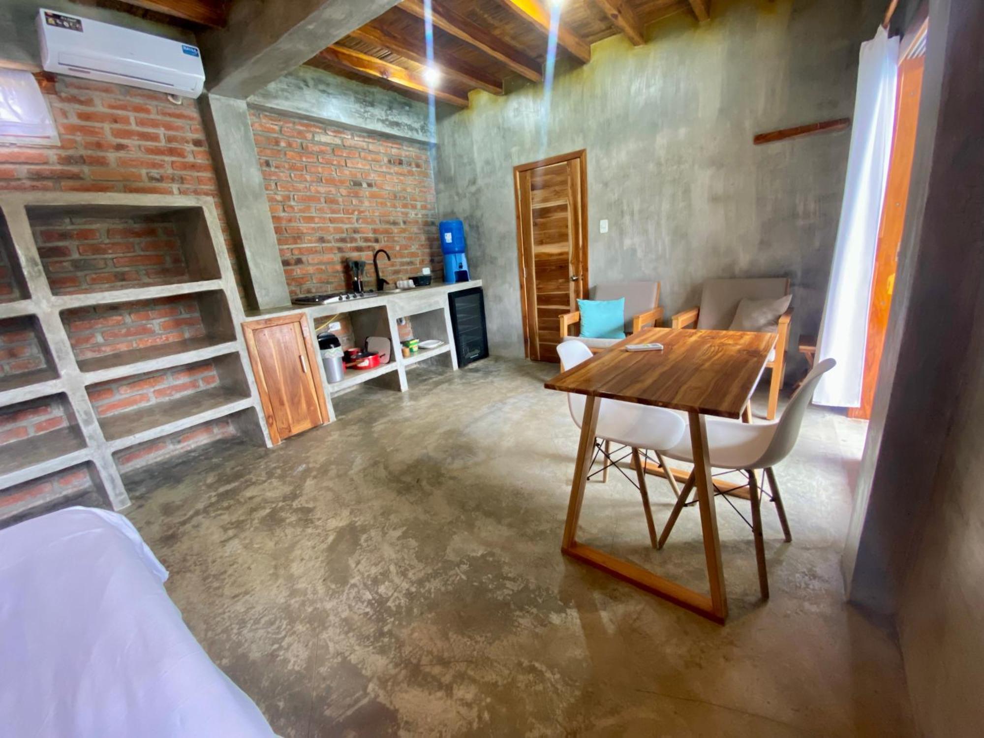 Hostel Hermanos Perdidos Surf *
