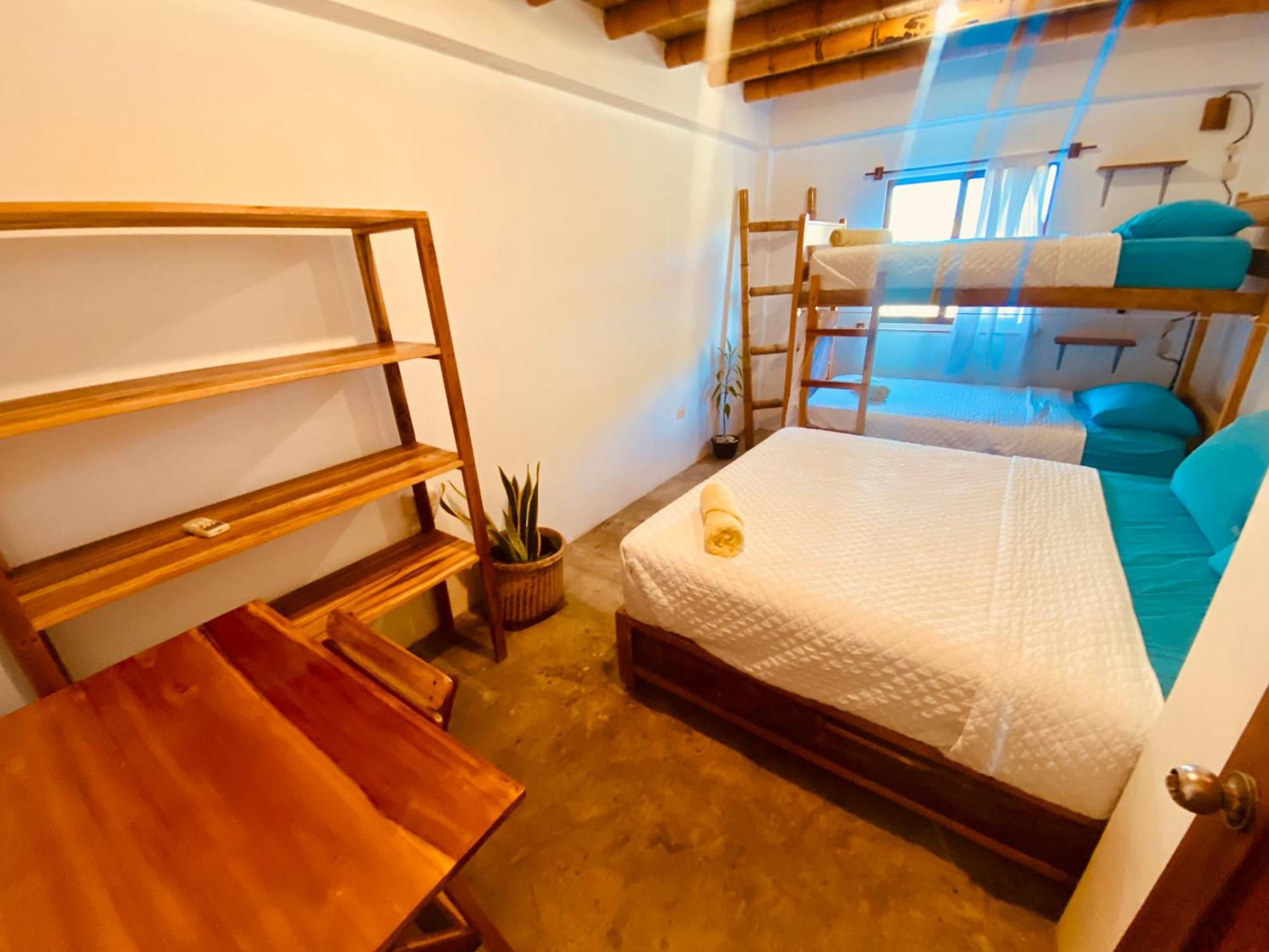 Hermanos Perdidos Surf Hostel *