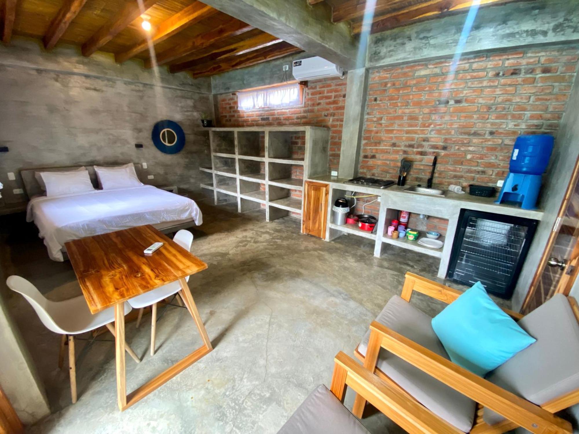 Hermanos Perdidos Surf Hostel Las Tunas